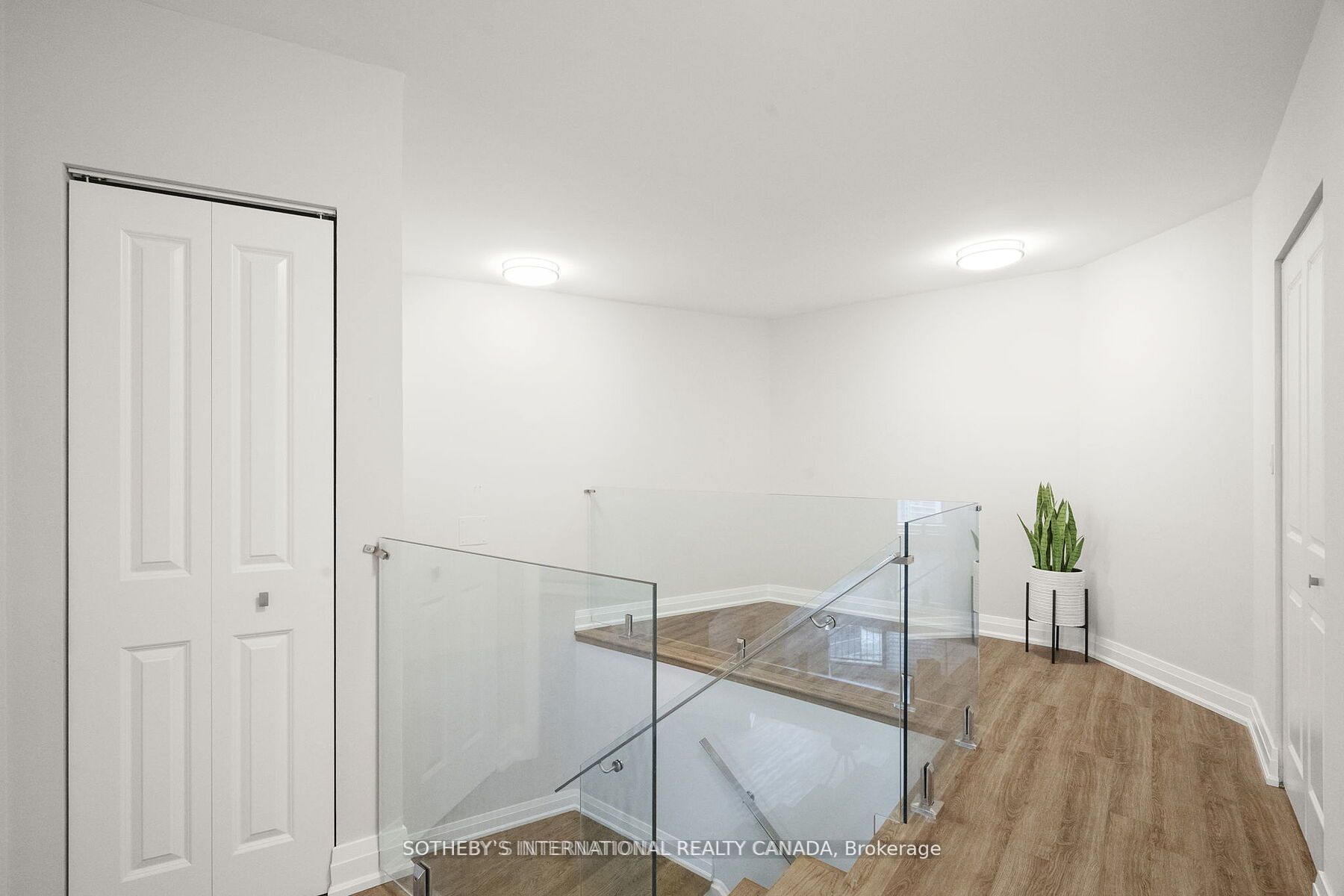 33 Harbour Square 2208 Property Photo 20