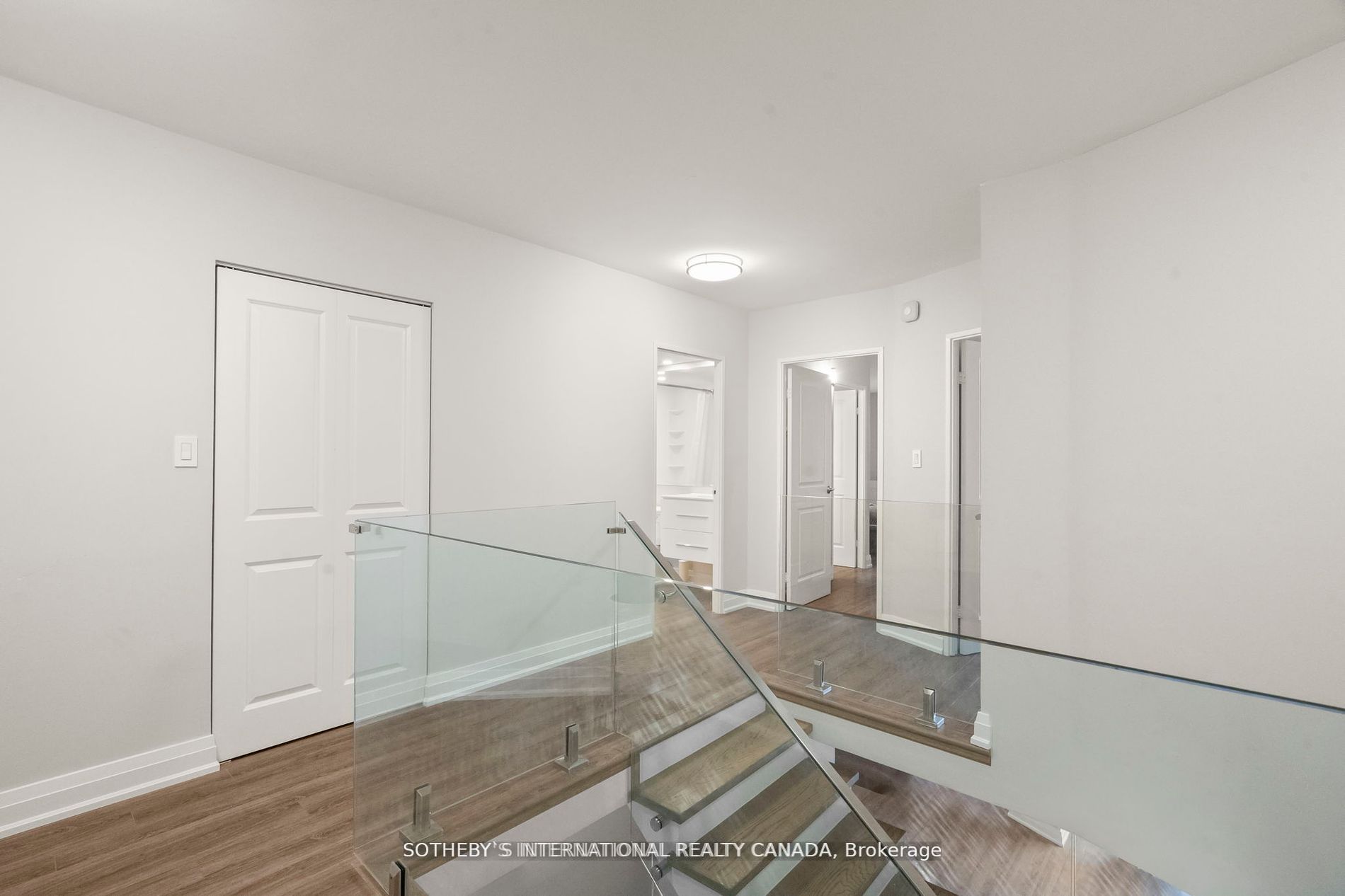 33 Harbour Square 2208 Property Photo 22