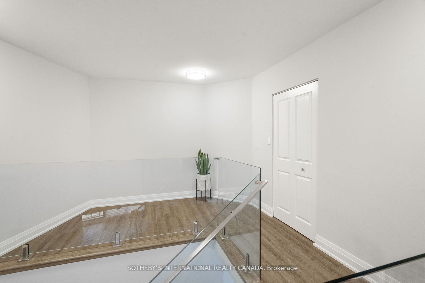 33 Harbour Square 2208 Property Photo 23