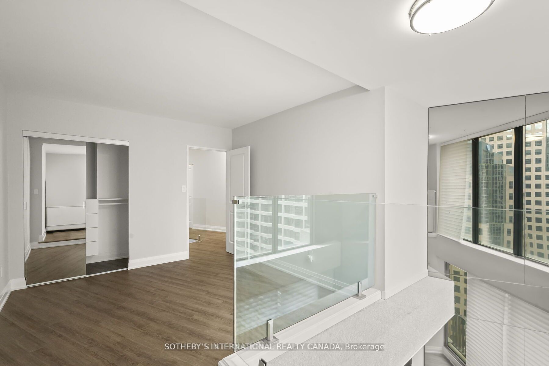33 Harbour Square 2208 Property Photo 24