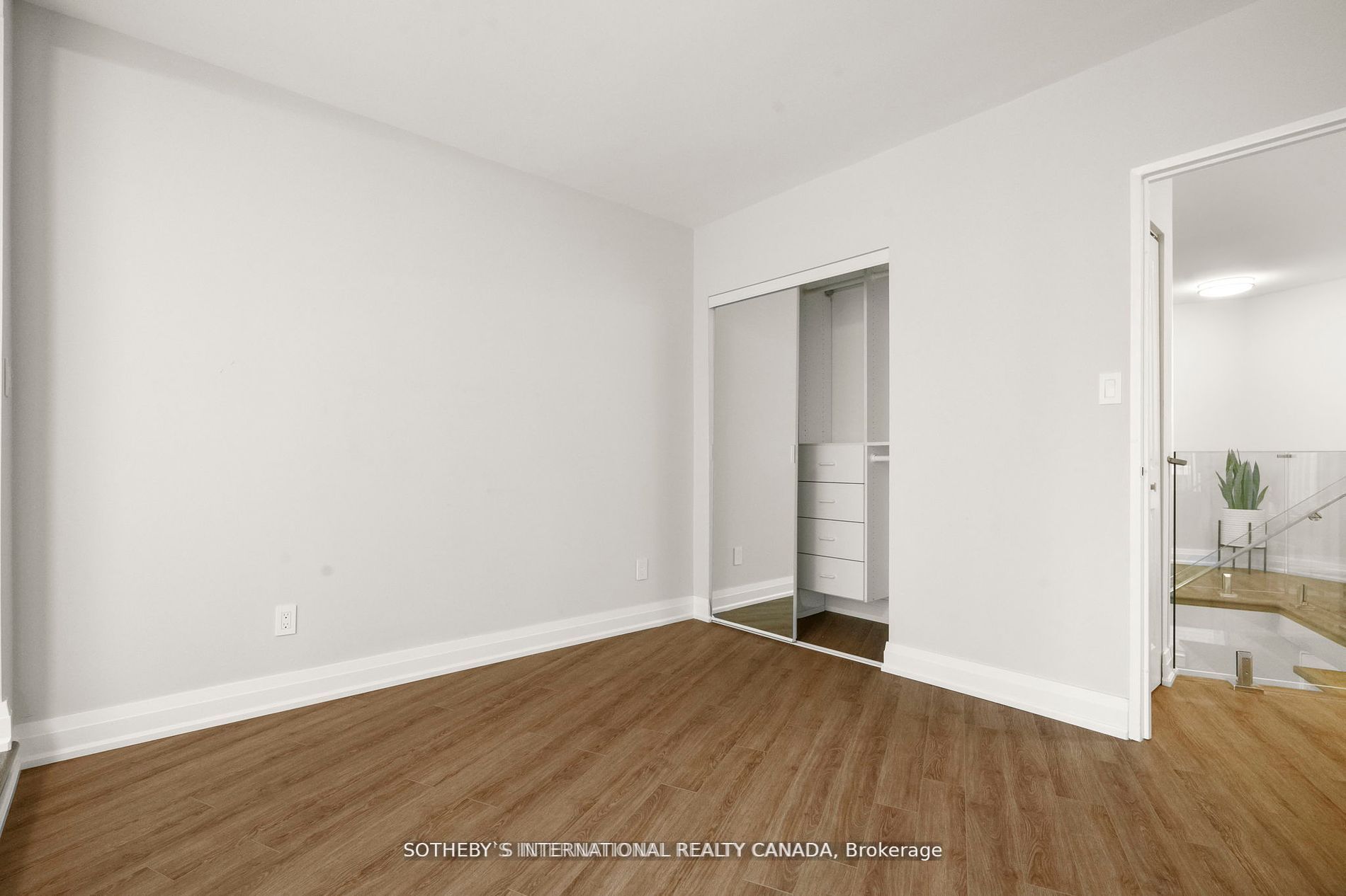 33 Harbour Square 2208 Property Photo 25