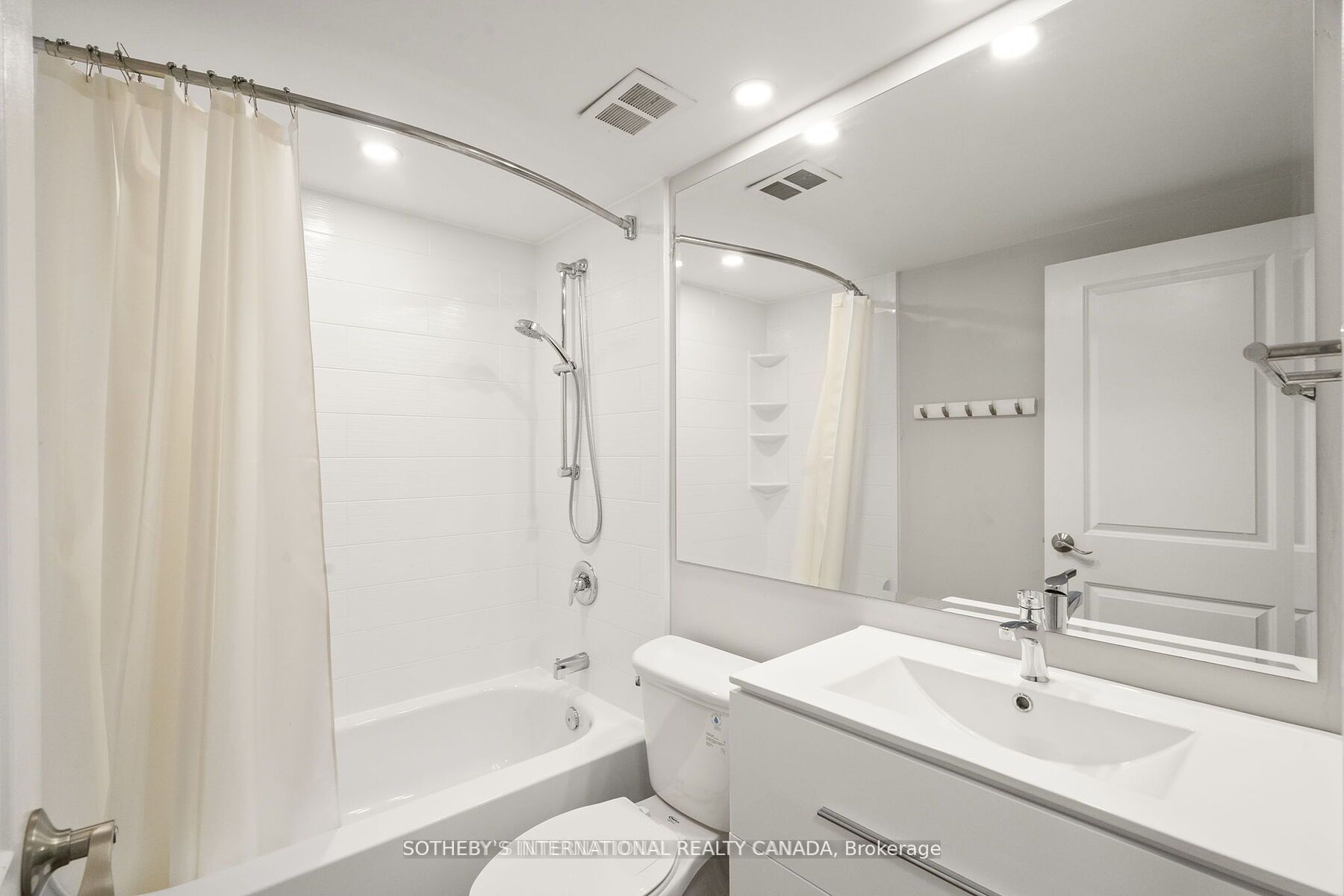 33 Harbour Square 2208 Property Photo 27