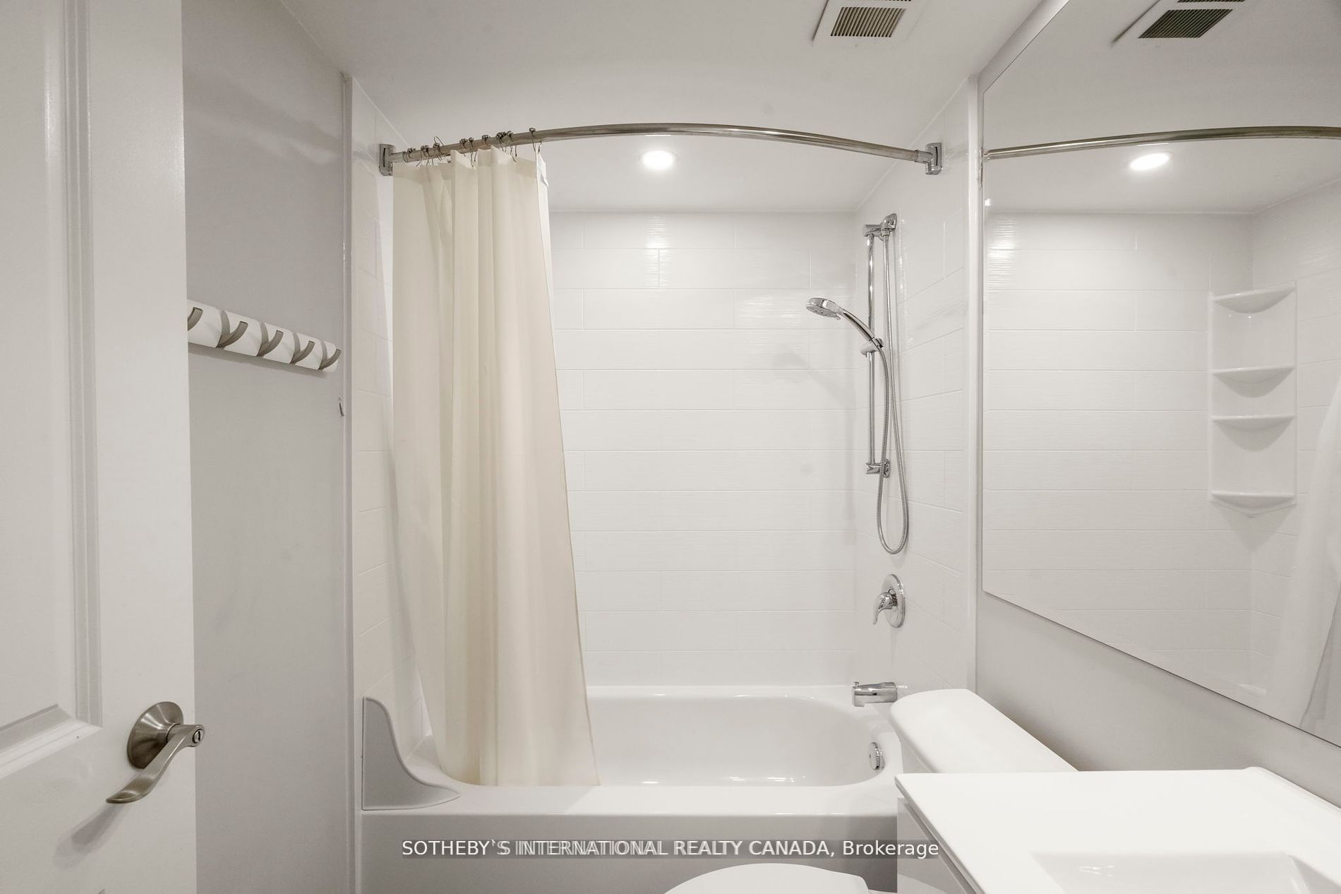 33 Harbour Square 2208 Property Photo 28