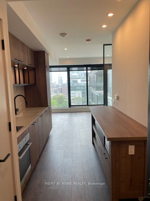 #734 - 505 Richmond Street Property Photo 3