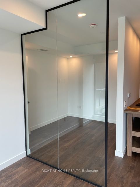 #734 - 505 Richmond Street Property Photo 6