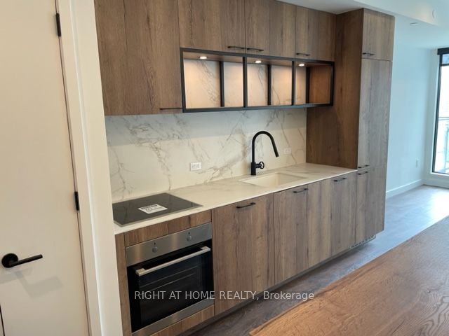 #734 - 505 Richmond Street Property Photo 10
