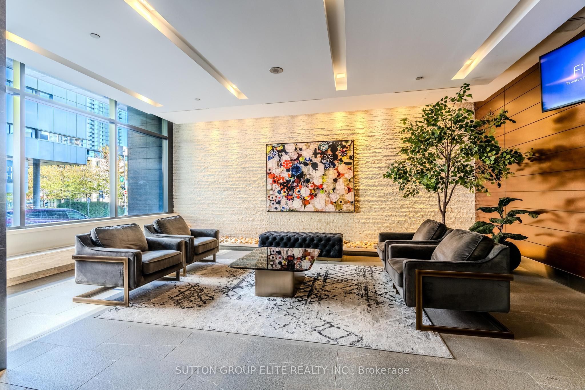 8 Telegram Mews 910 Property Photo 2