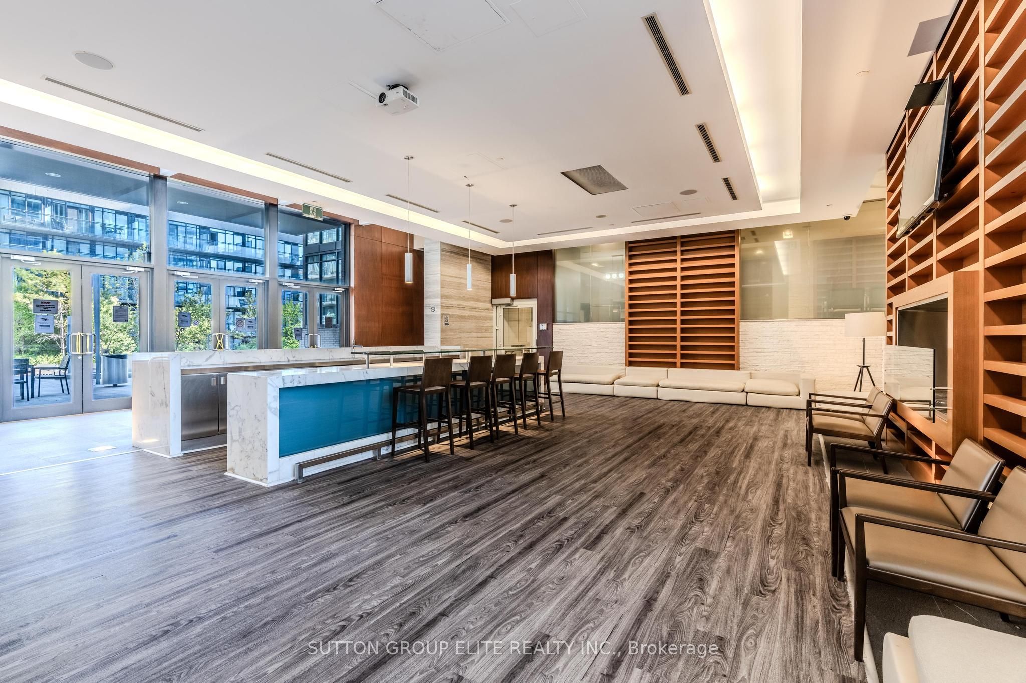 8 Telegram Mews 910 Property Photo 11