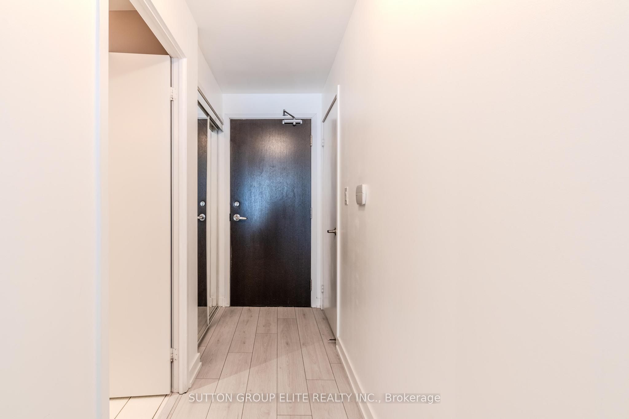 8 Telegram Mews 910 Property Photo 22