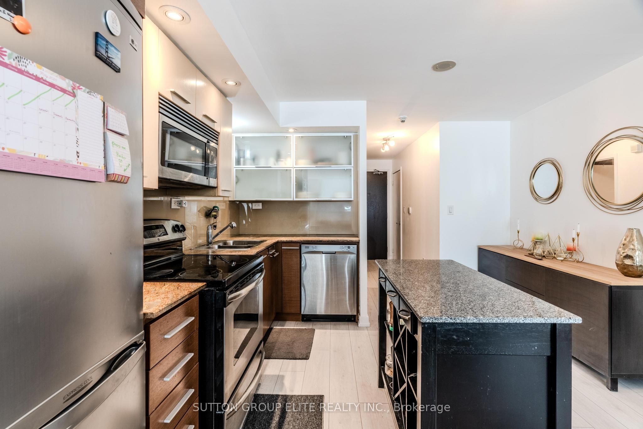 8 Telegram Mews 910 Property Photo 26