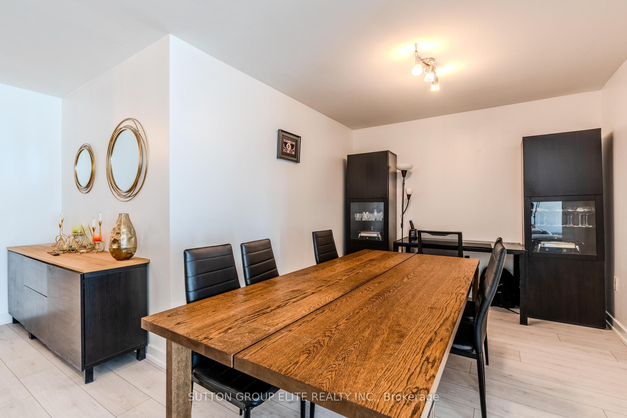 8 Telegram Mews 910 Property Photo 30