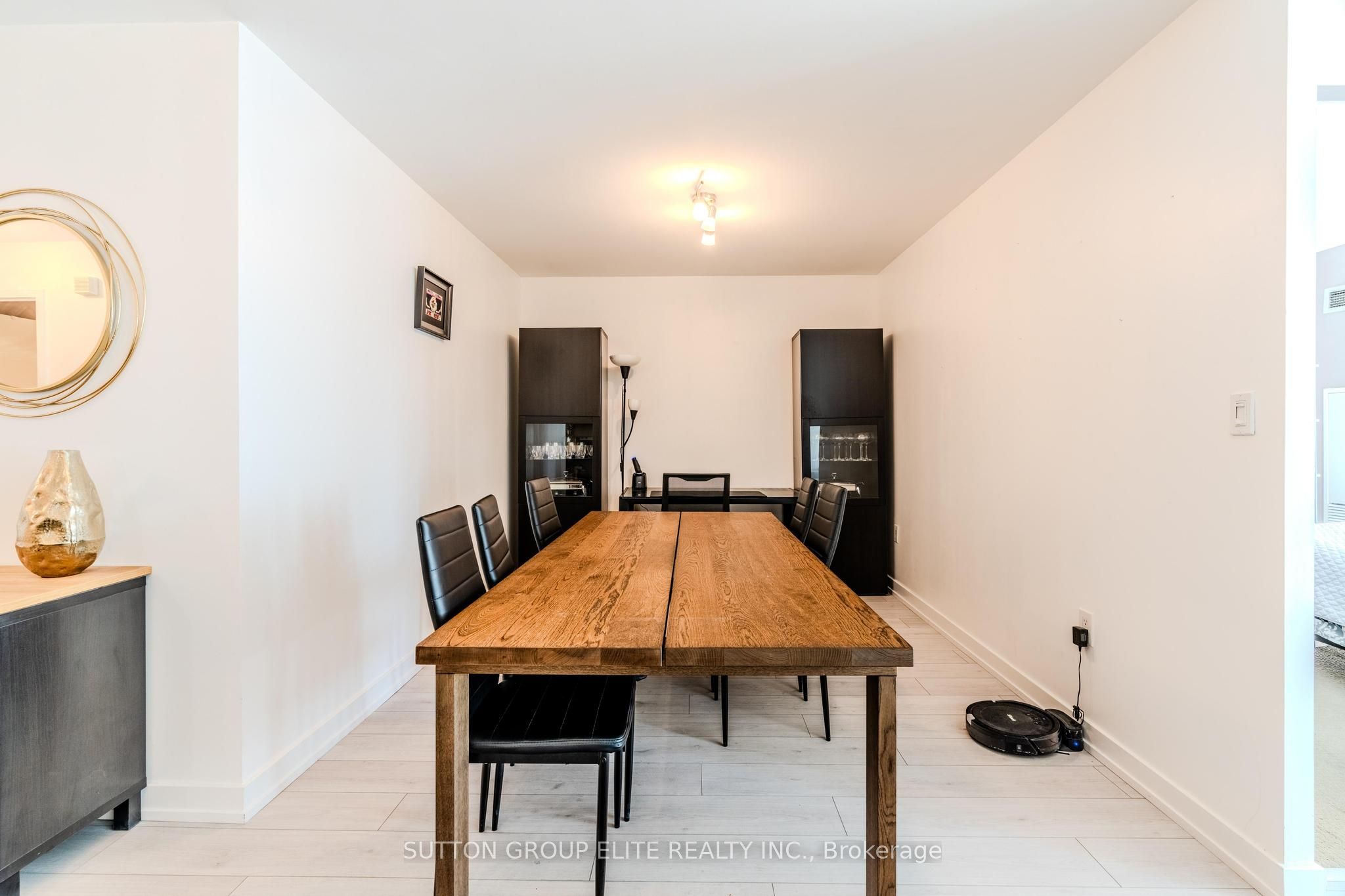 8 Telegram Mews 910 Property Photo 31