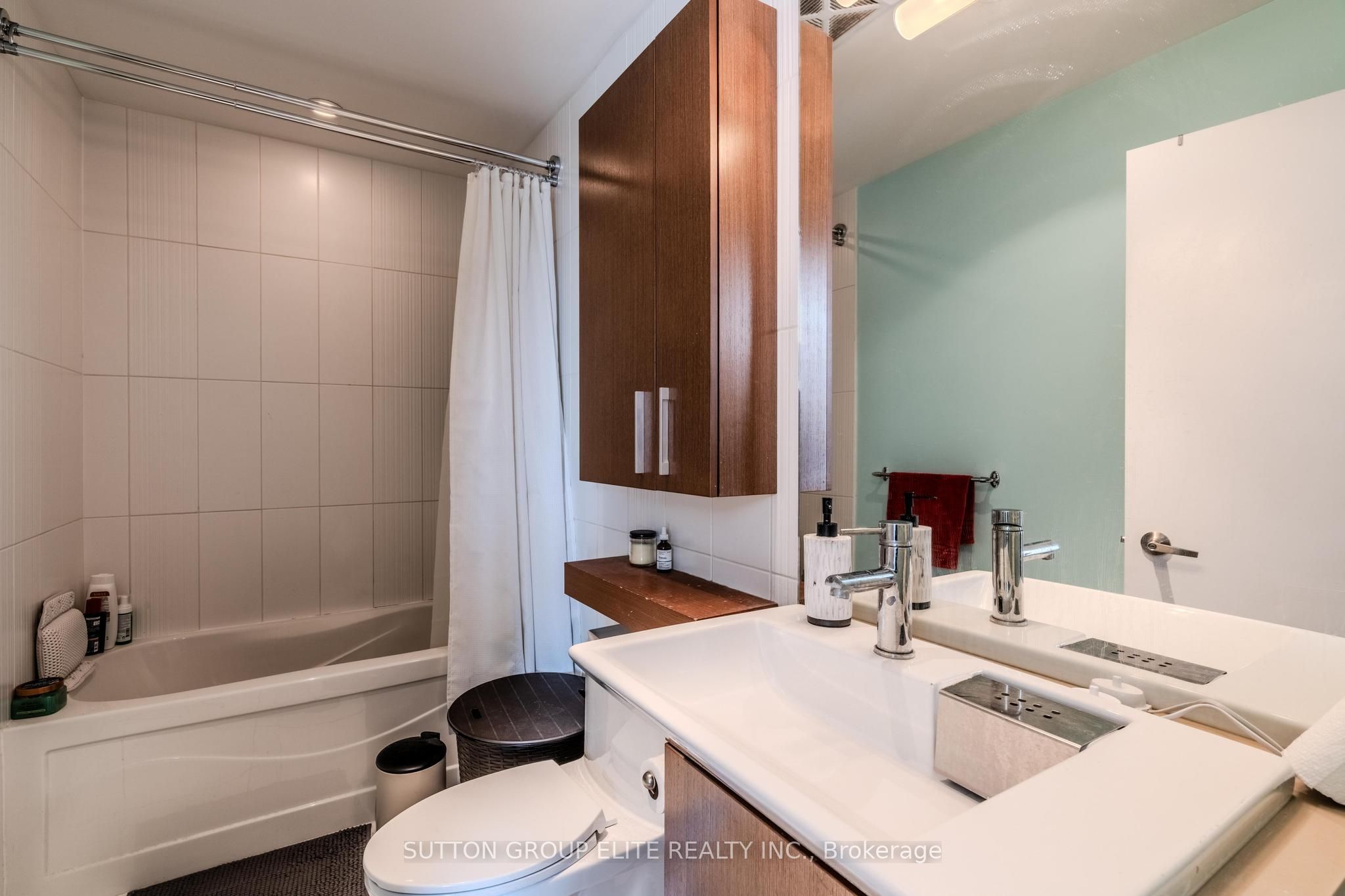 8 Telegram Mews 910 Property Photo 35