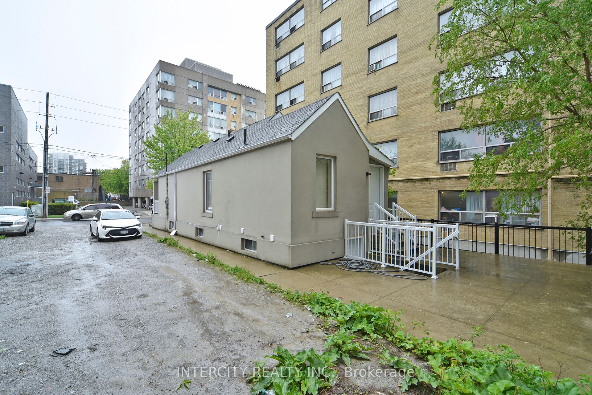 1747 - 1757 Eglinton Avenue W Property Photo 8