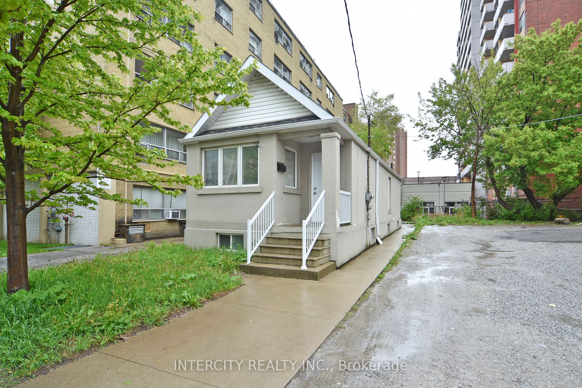 1747 - 1757 Eglinton Avenue W Property Photo 9