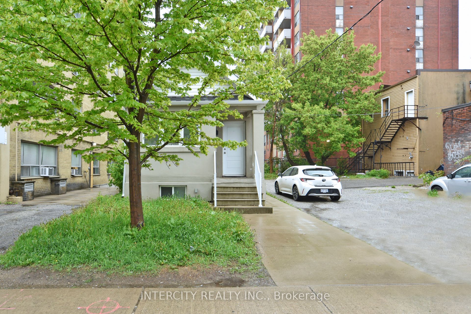 1747 - 1757 Eglinton Avenue W Property Photo 10