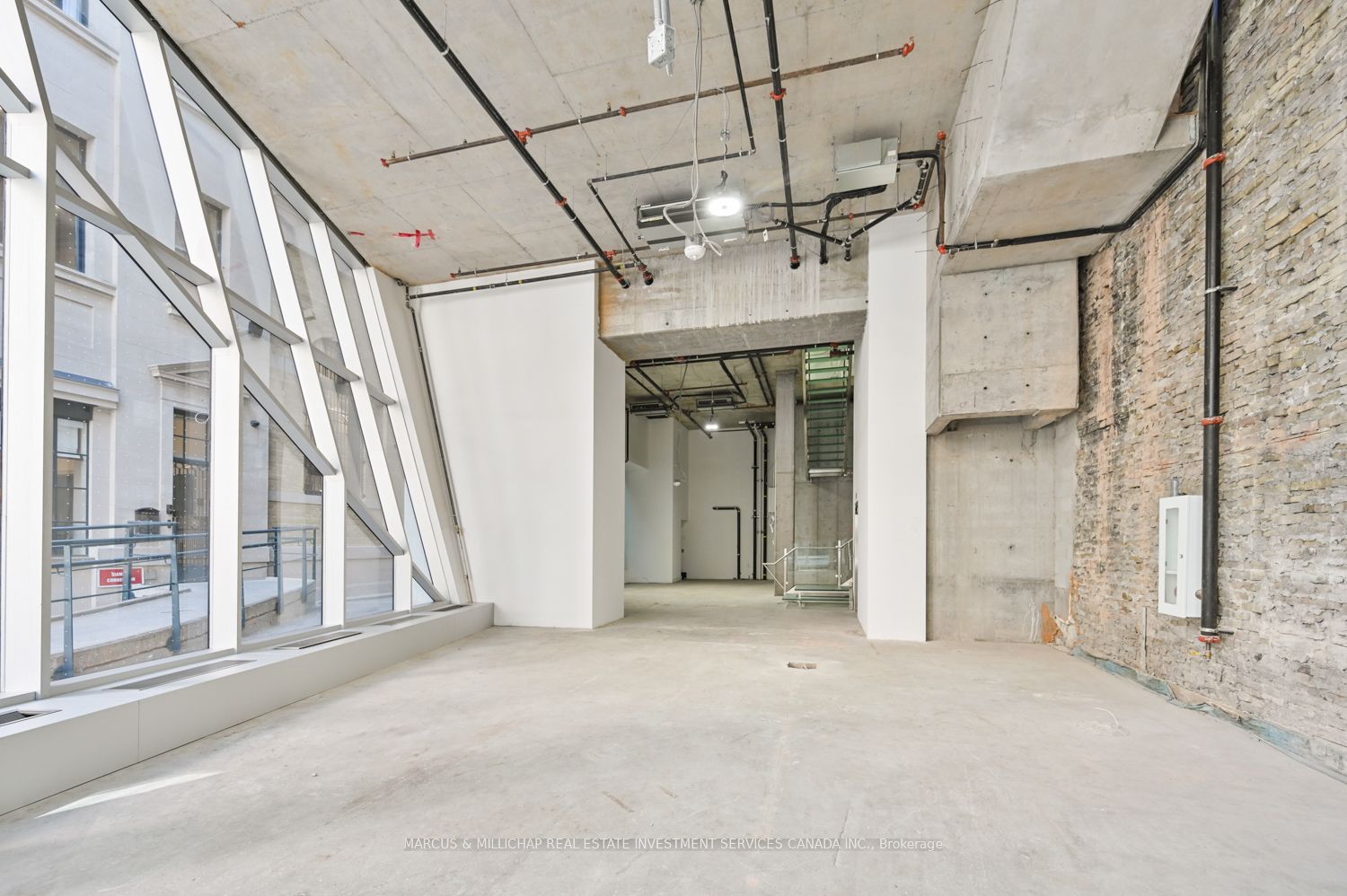 201 Yonge Street 2 Property Photo 3
