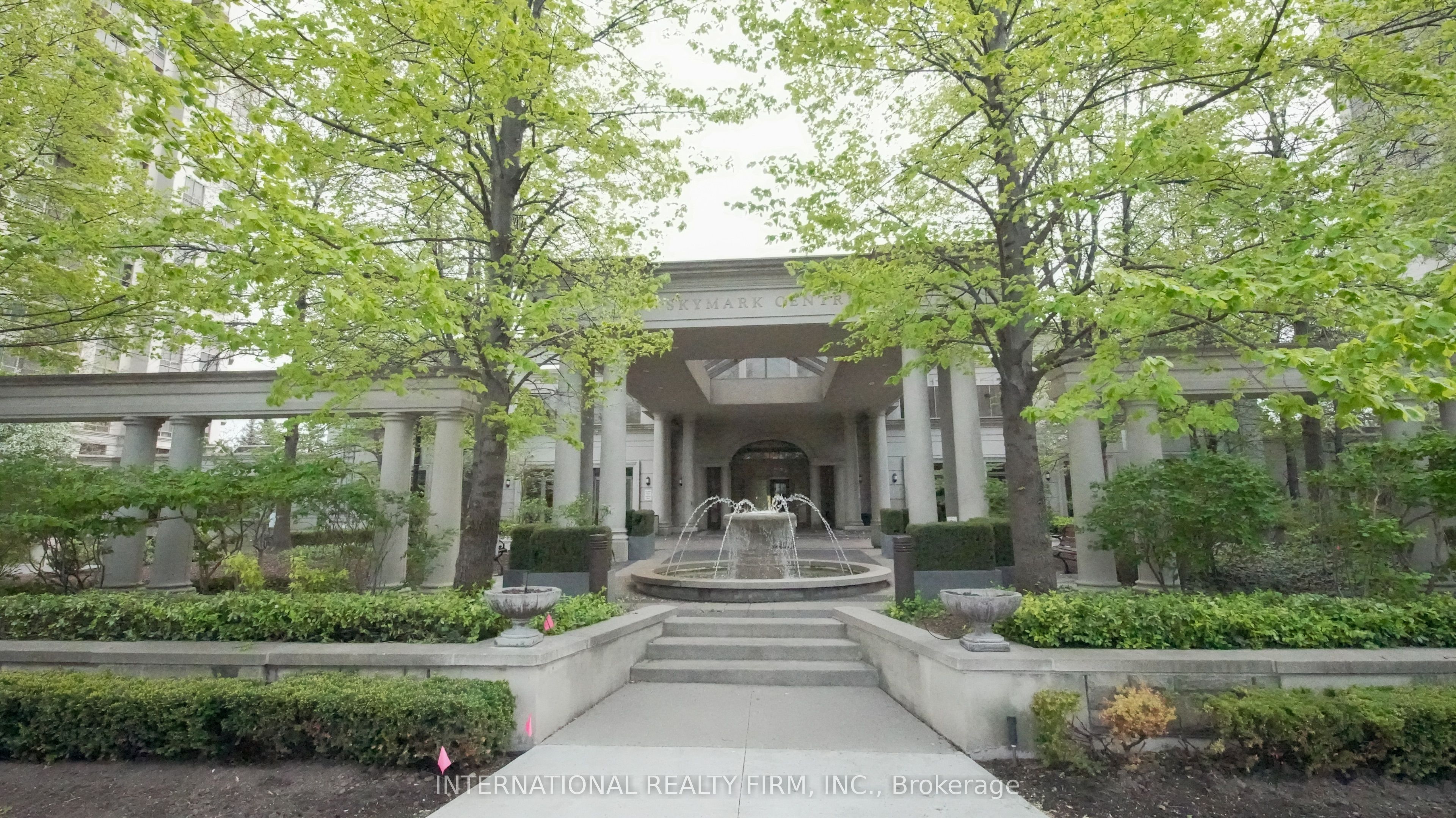 #924 - 80 Harrison Garden Boulevard Property Photo 1