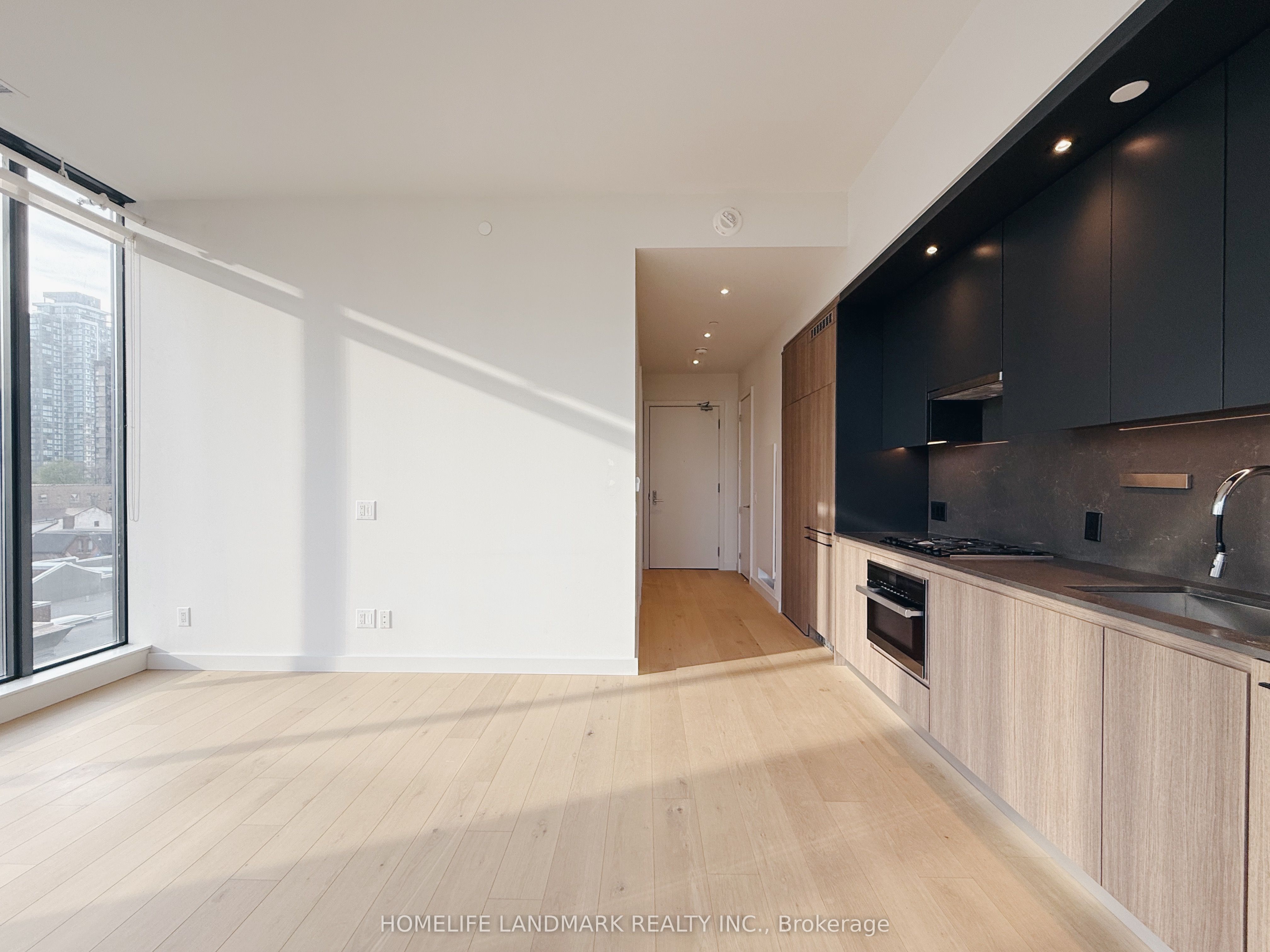 81 Wellesley Street E 603 Property Photo 2