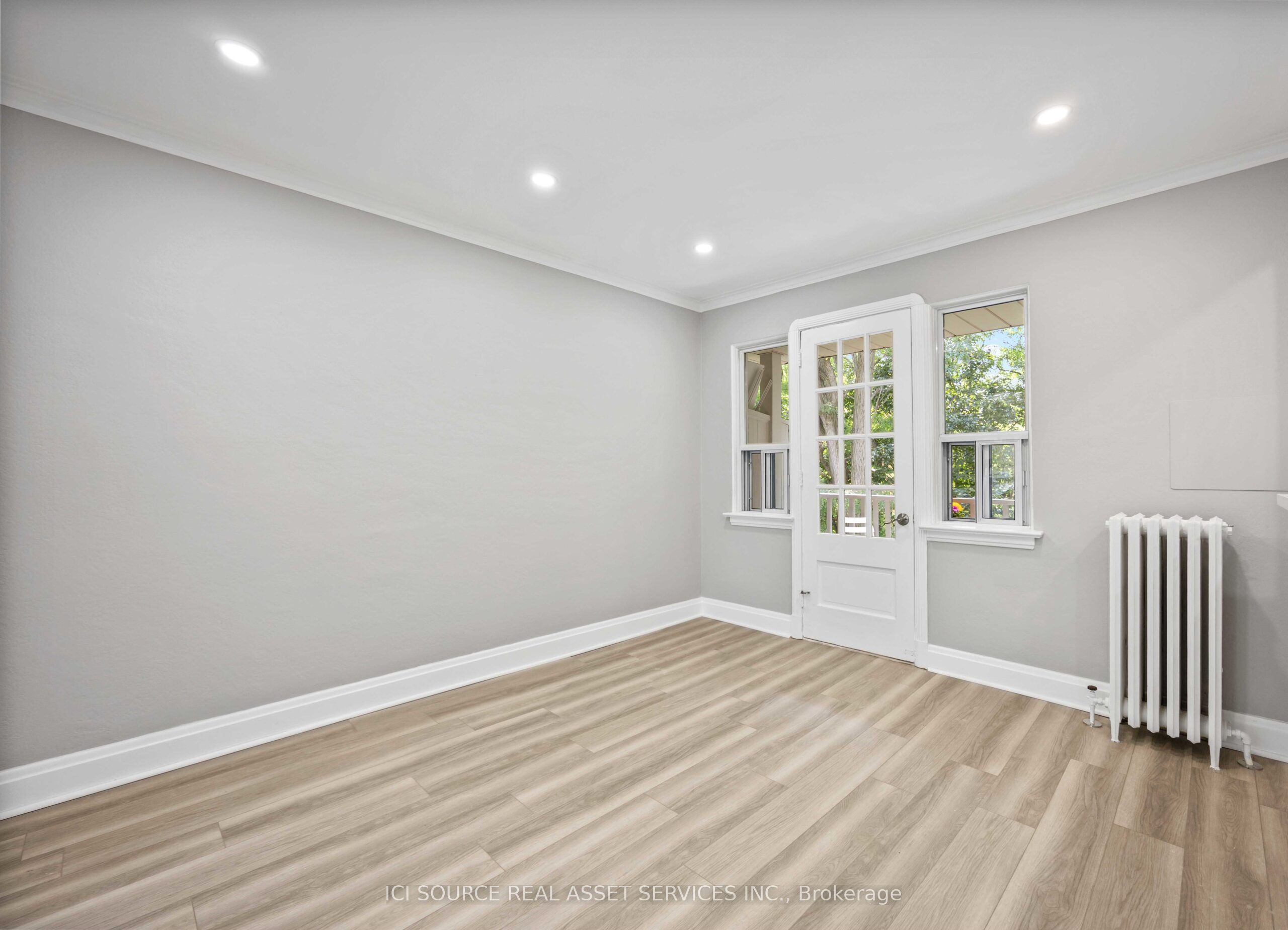 #2 - 121 Cheritan Avenue Property Photo 8
