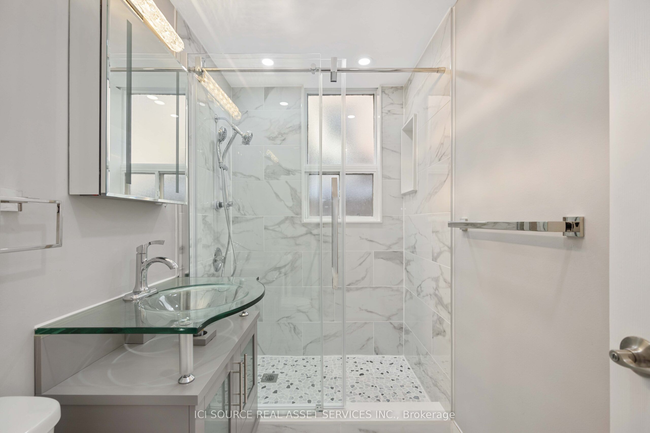 #2 - 121 Cheritan Avenue Property Photo 11