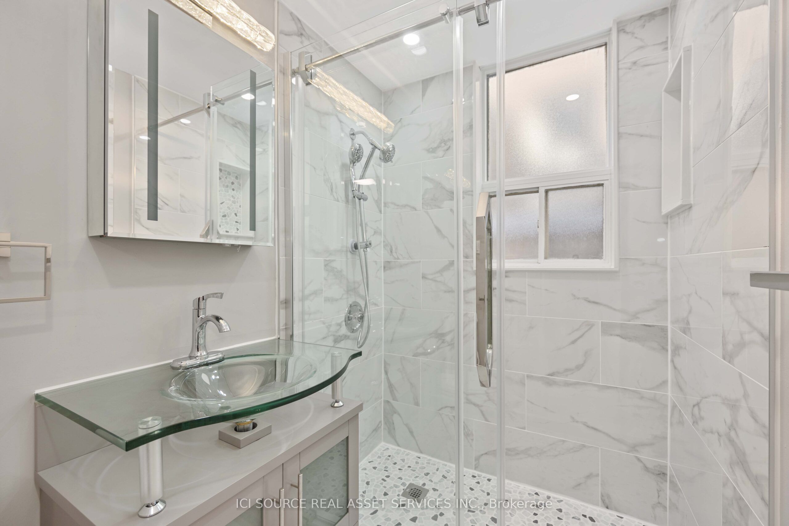 #2 - 121 Cheritan Avenue Property Photo 12