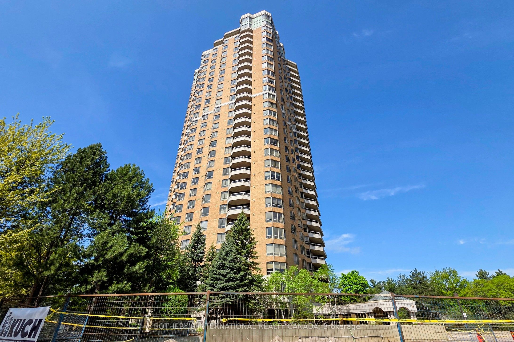 #611 - 89 Skymark Drive Property Photo 1