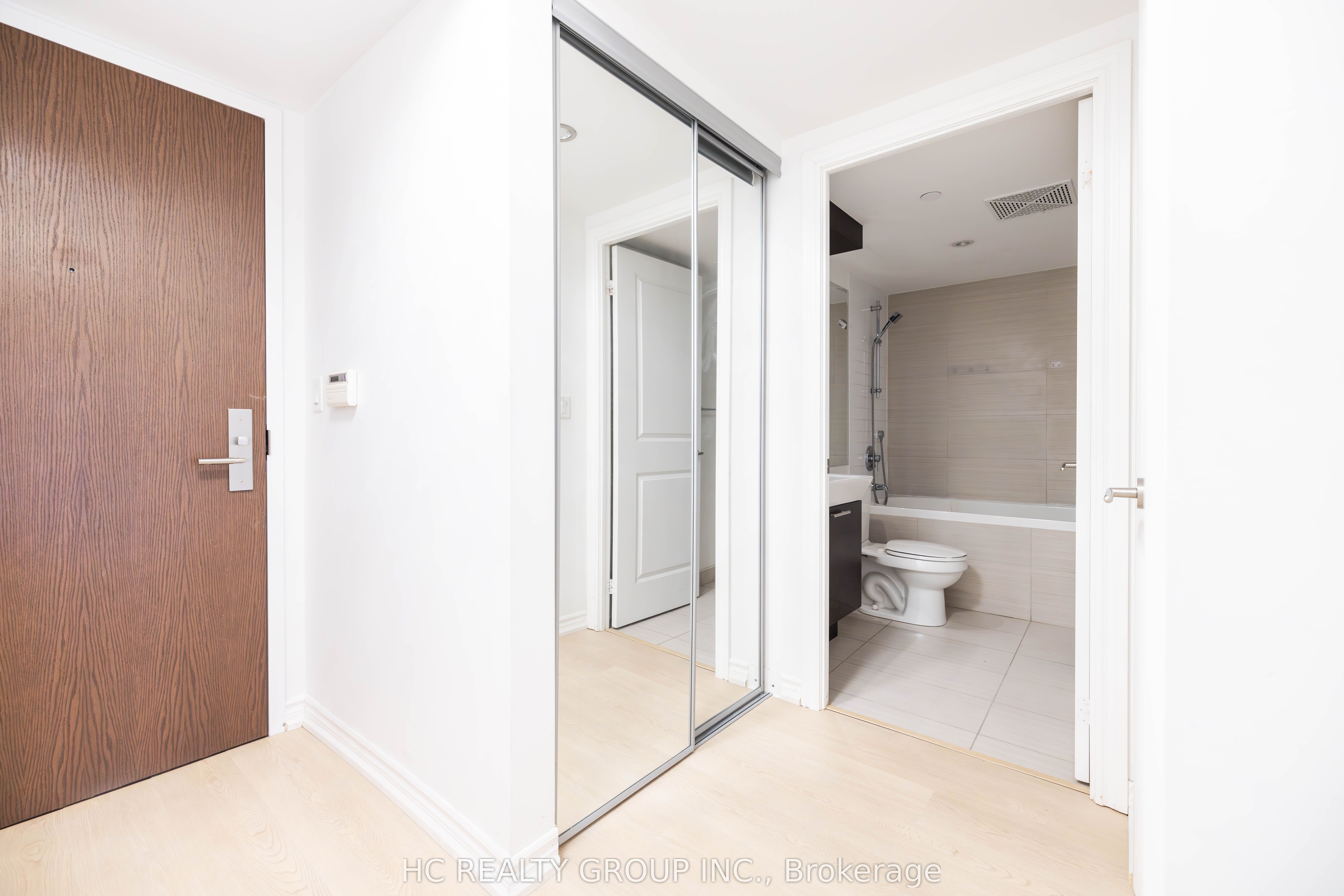 386 Yonge Street 819 Property Photo 8