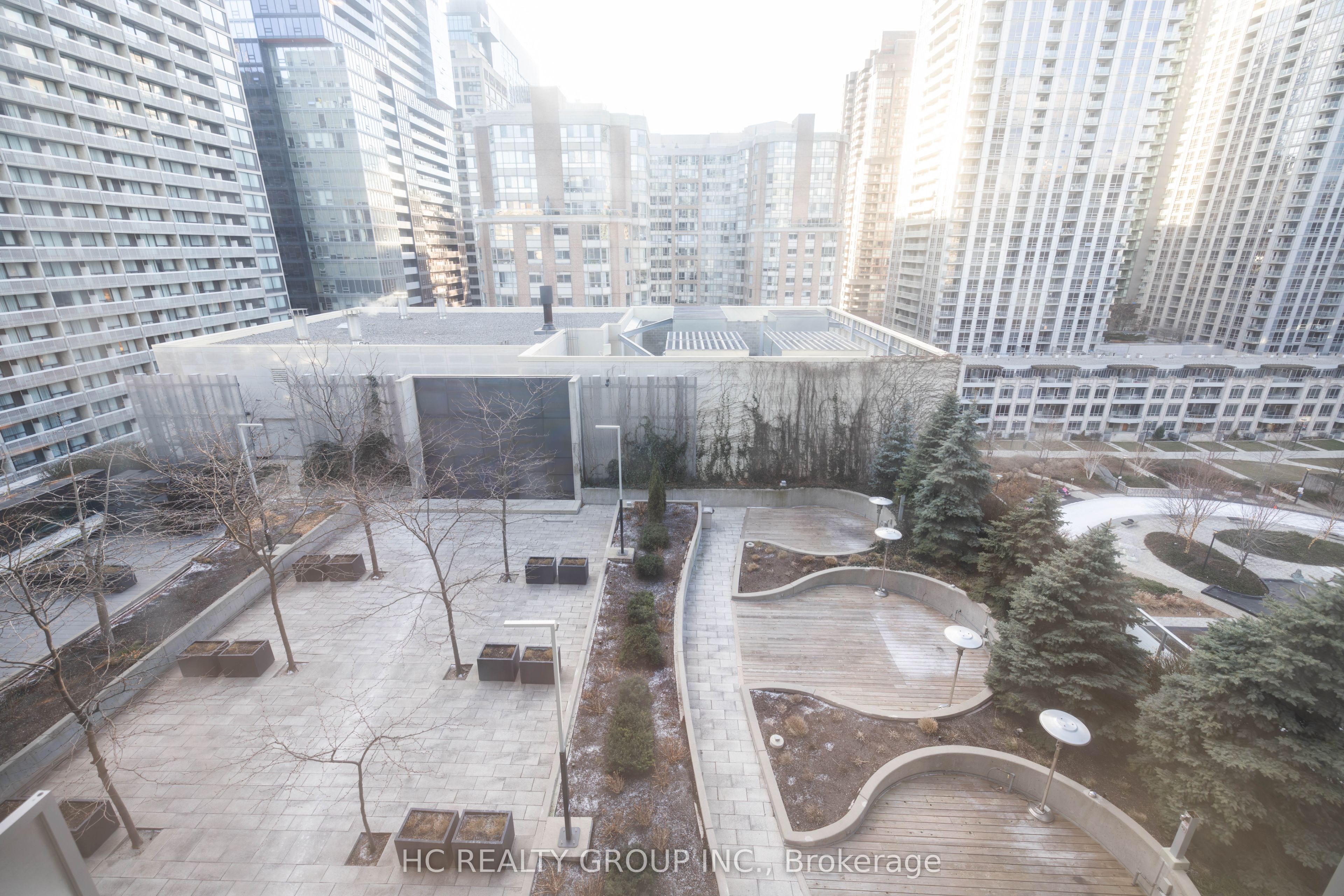 386 Yonge Street 819 Property Photo 11