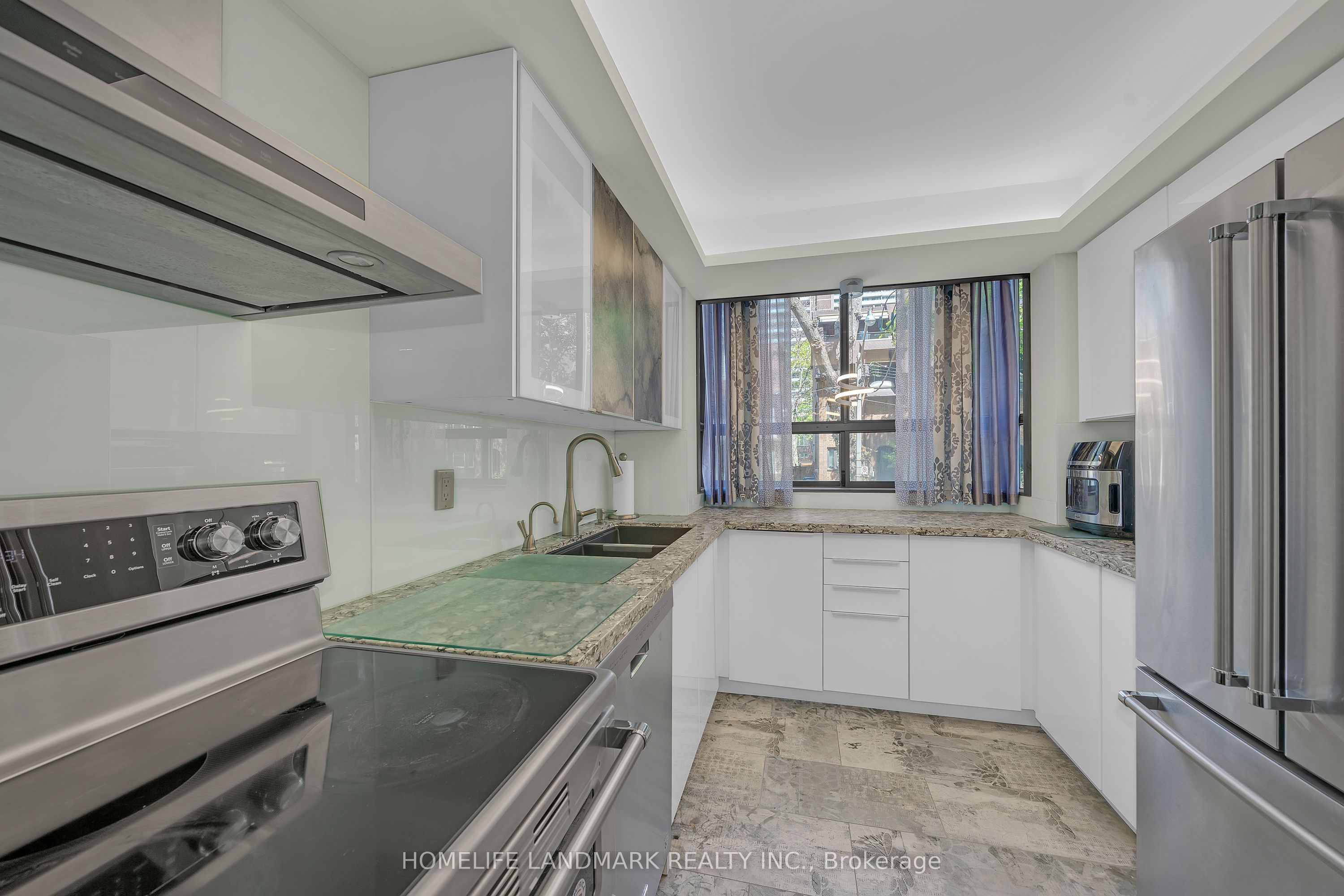 21 Dundonald Street 1 Property Photo 9