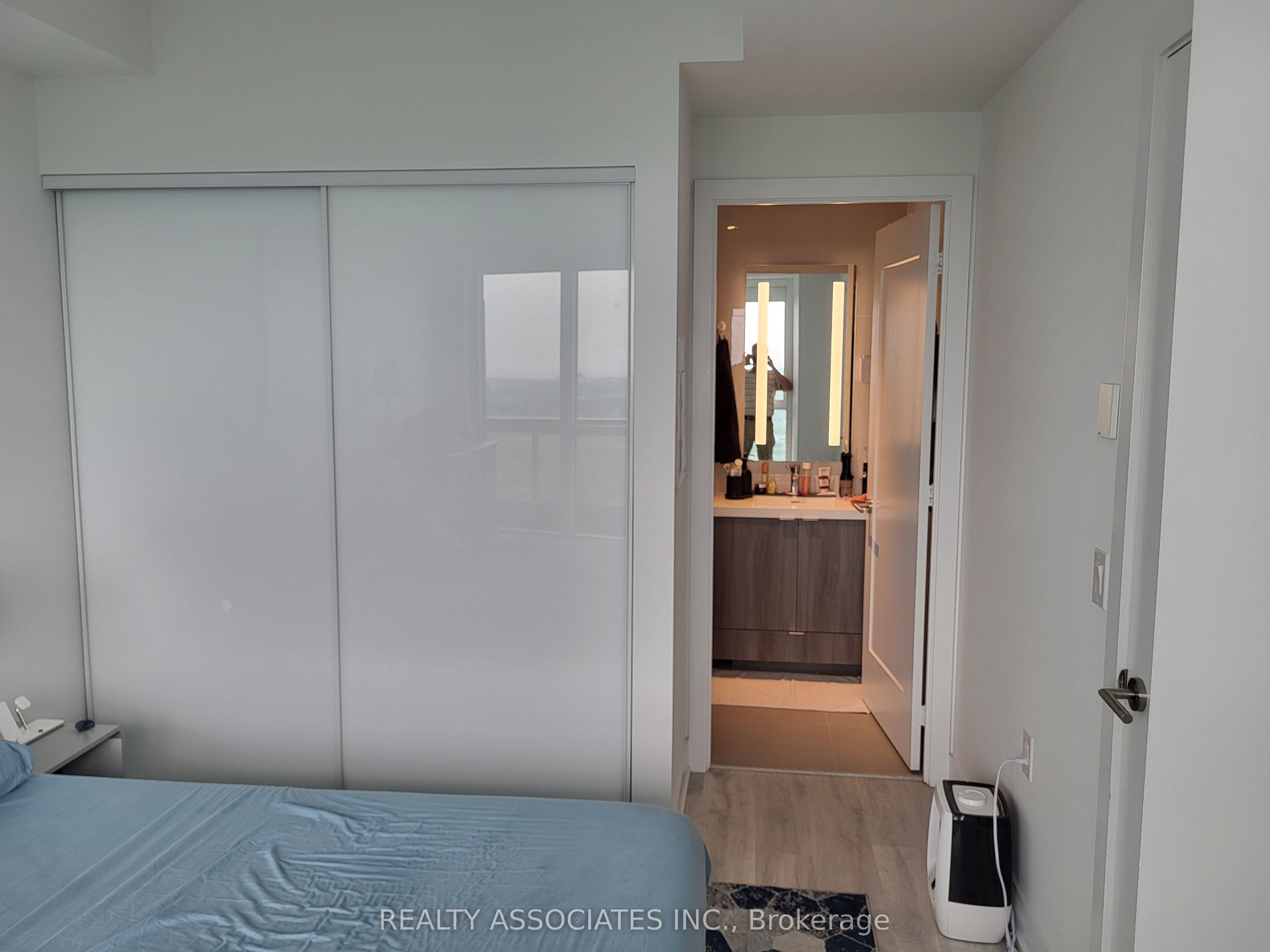 585 Bloor E Street E 2817 Property Photo 3