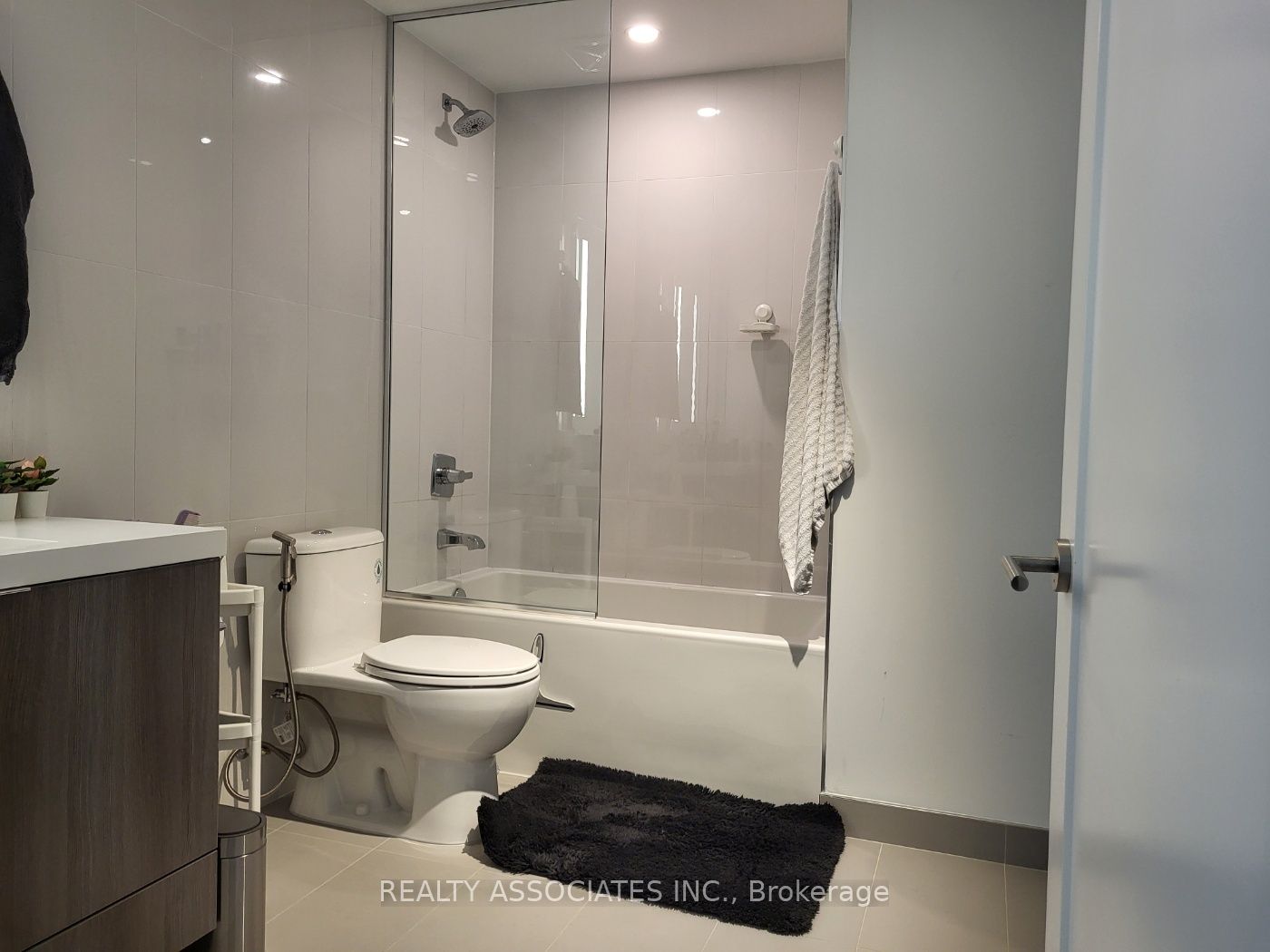 585 Bloor E Street E 2817 Property Photo 8
