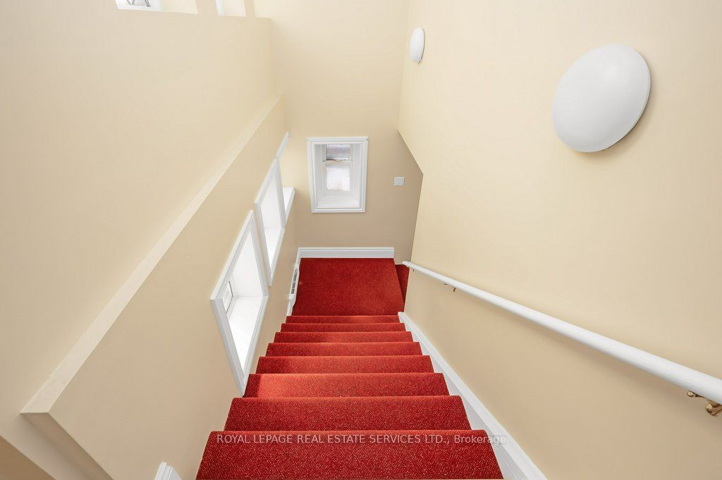 8 Robert Street Property Photo 13
