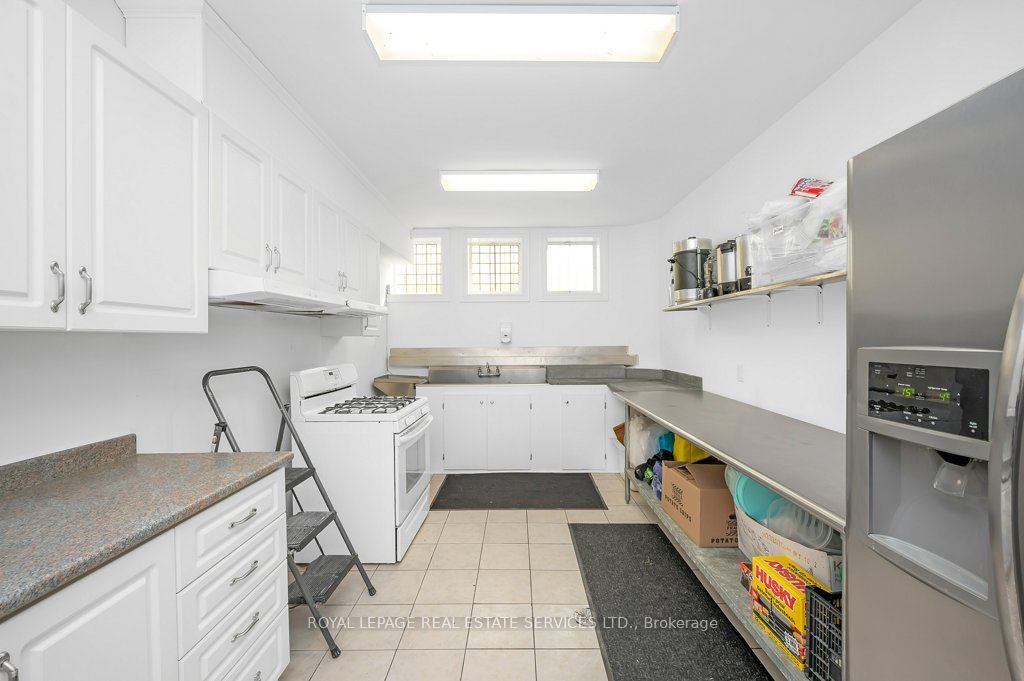 8 Robert Street Property Photo 19