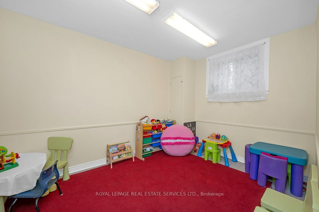 8 Robert Street Property Photo 20