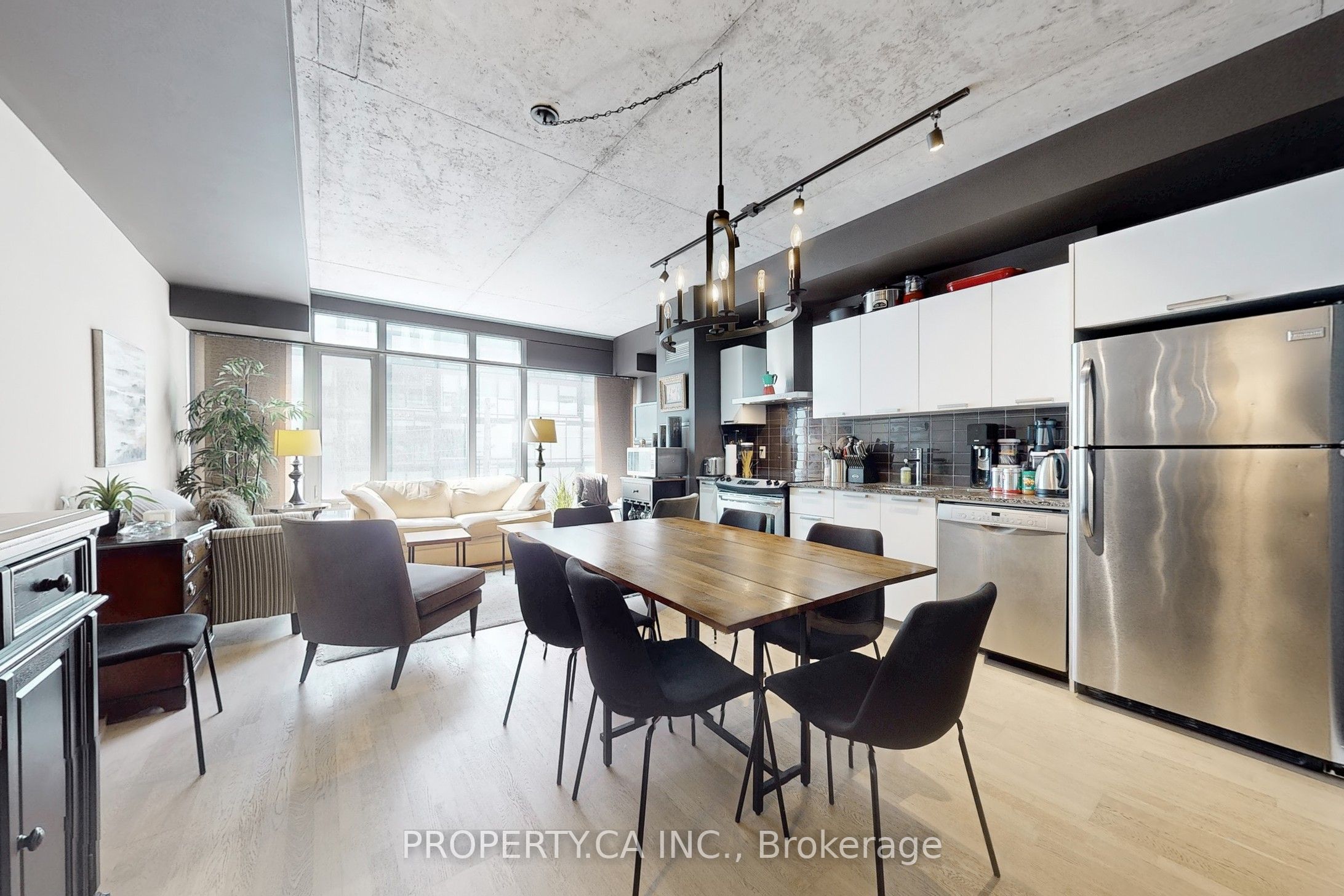 #413 - 650 King Street Property Photo 1