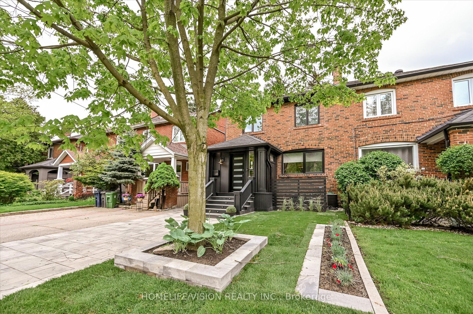 385 Belsize Drive Property Photo 4