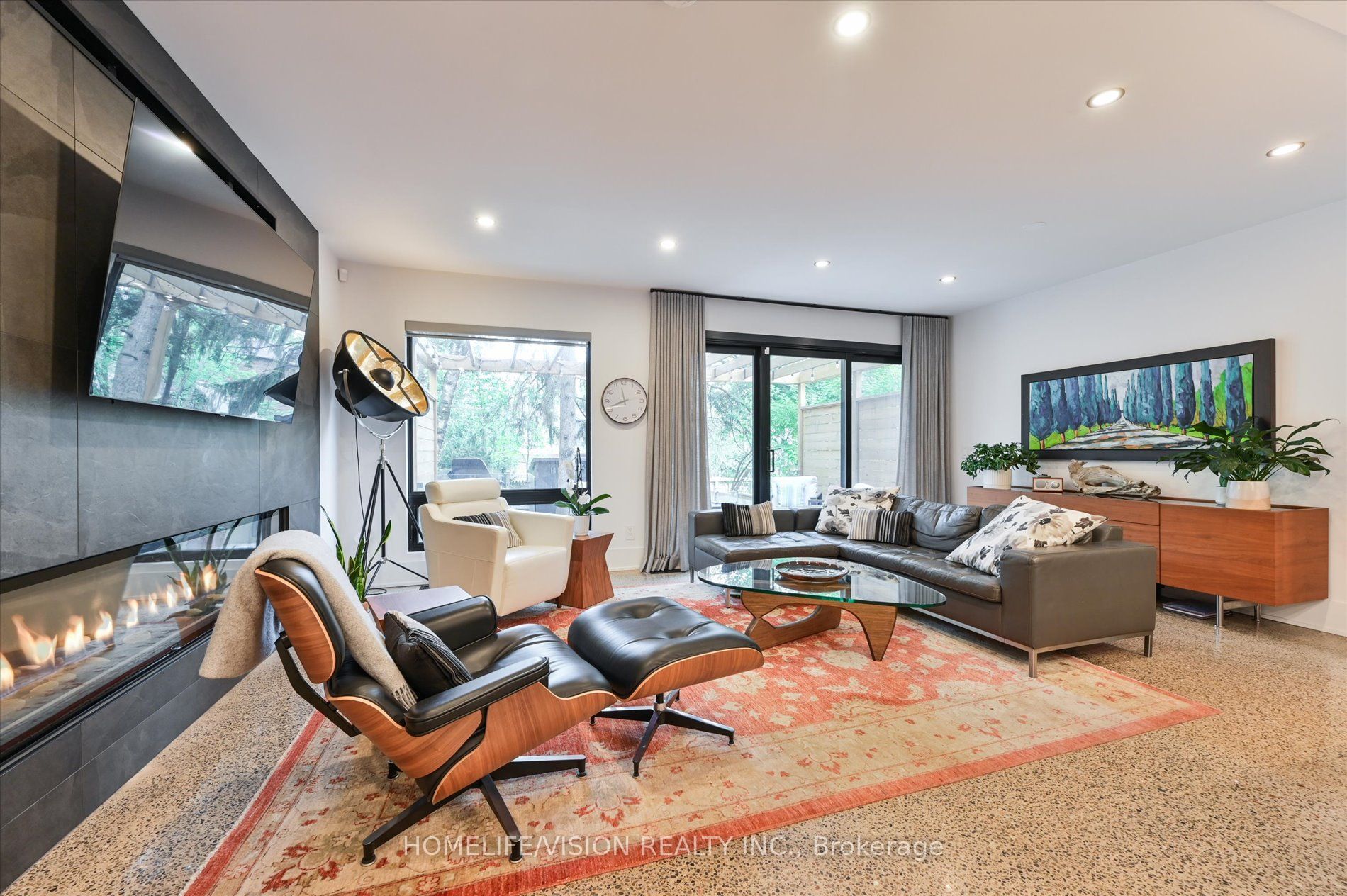 385 Belsize Drive Property Photo 9
