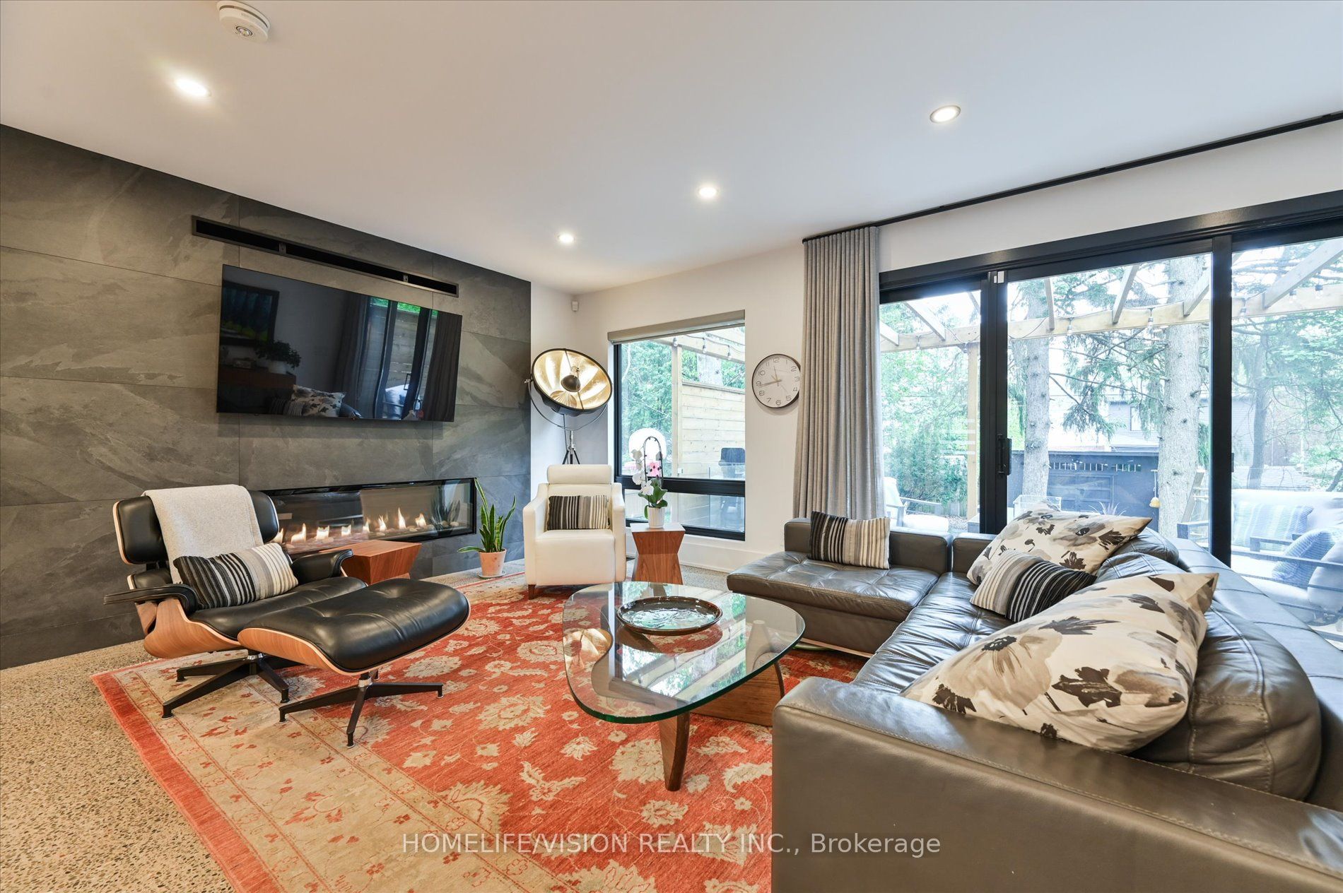 385 Belsize Drive Property Photo 10