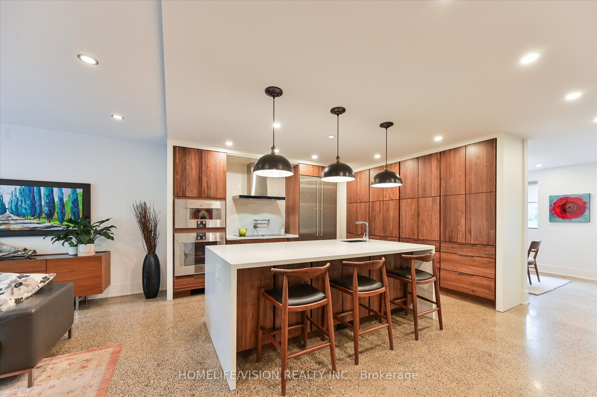 385 Belsize Drive Property Photo 12