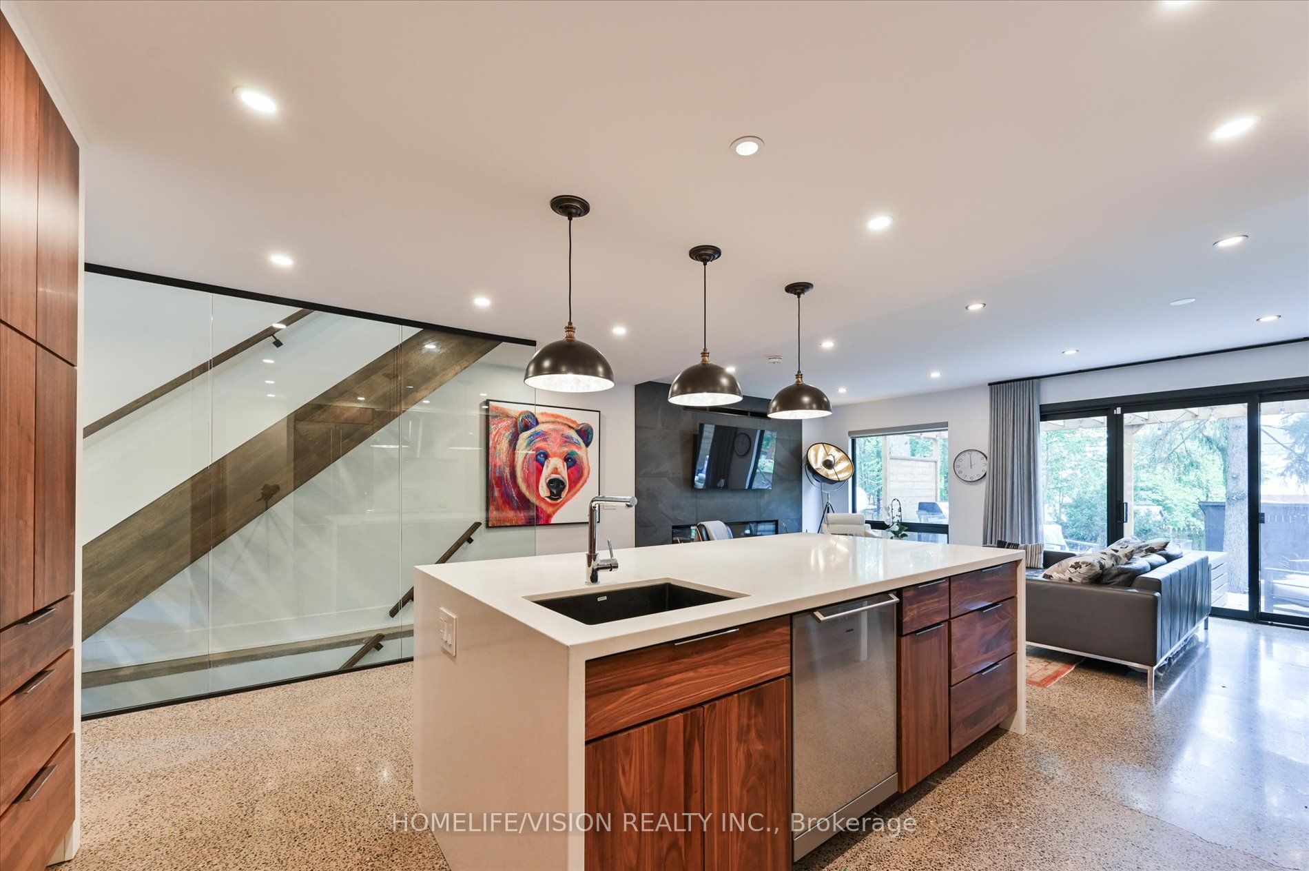 385 Belsize Drive Property Photo 16