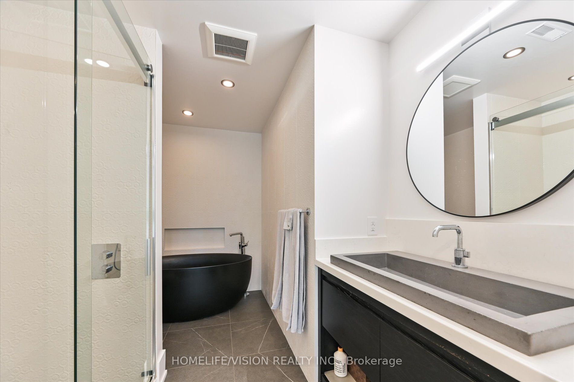 385 Belsize Drive Property Photo 22