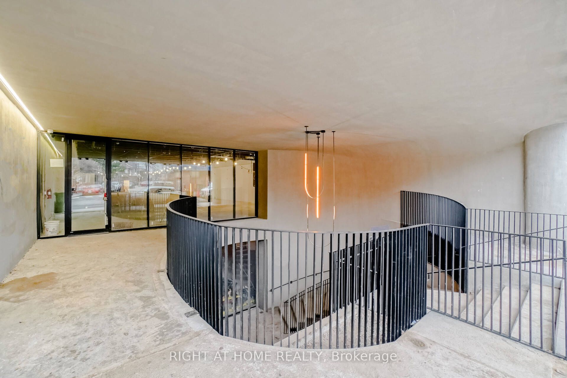 1305 Dundas Street W Lower Property Photo 2