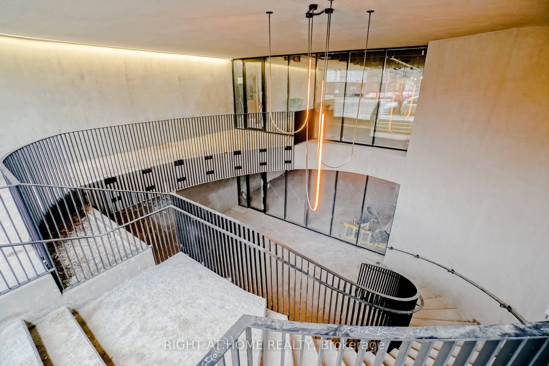 1305 Dundas Street W Lower Property Photo 3