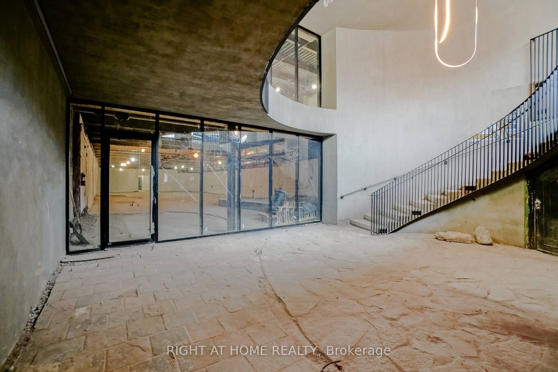 1305 Dundas Street W Lower Property Photo 4