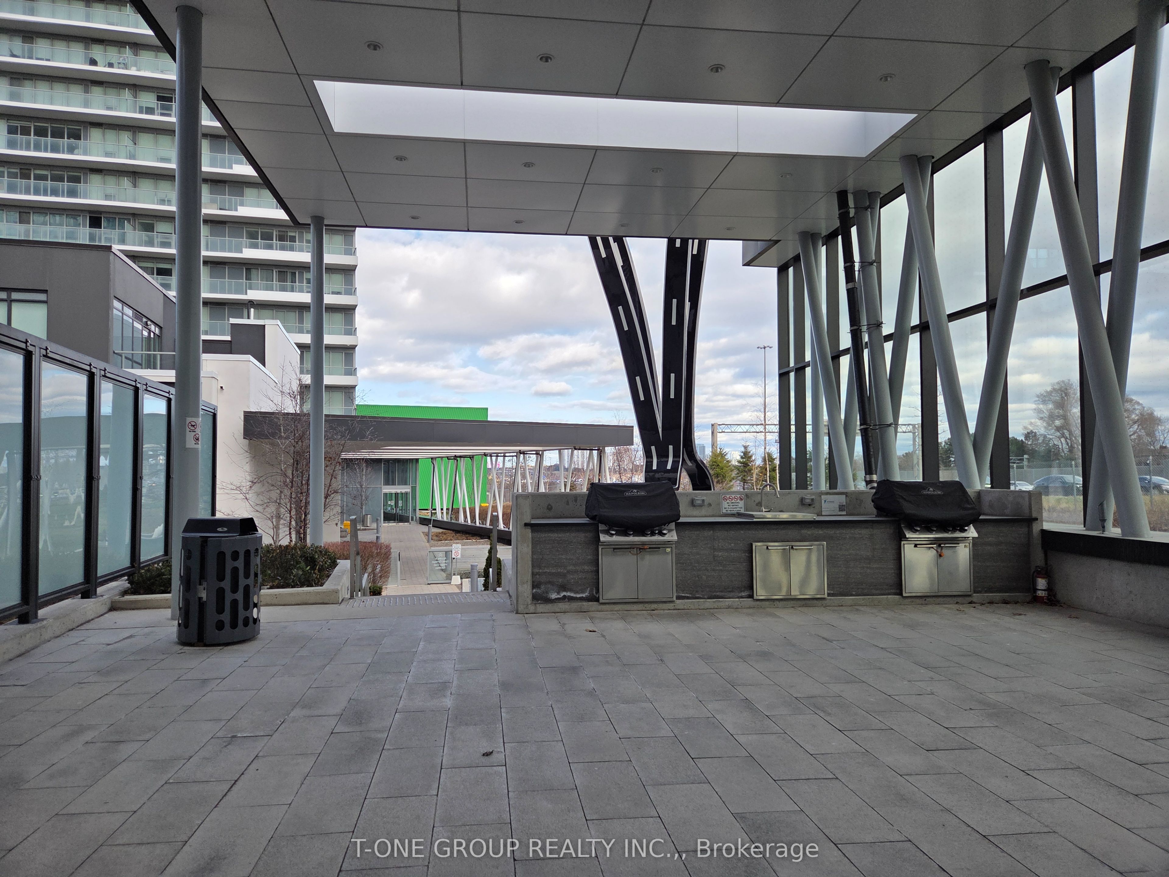 95 Mcmahon Drive 707 Property Photo 1