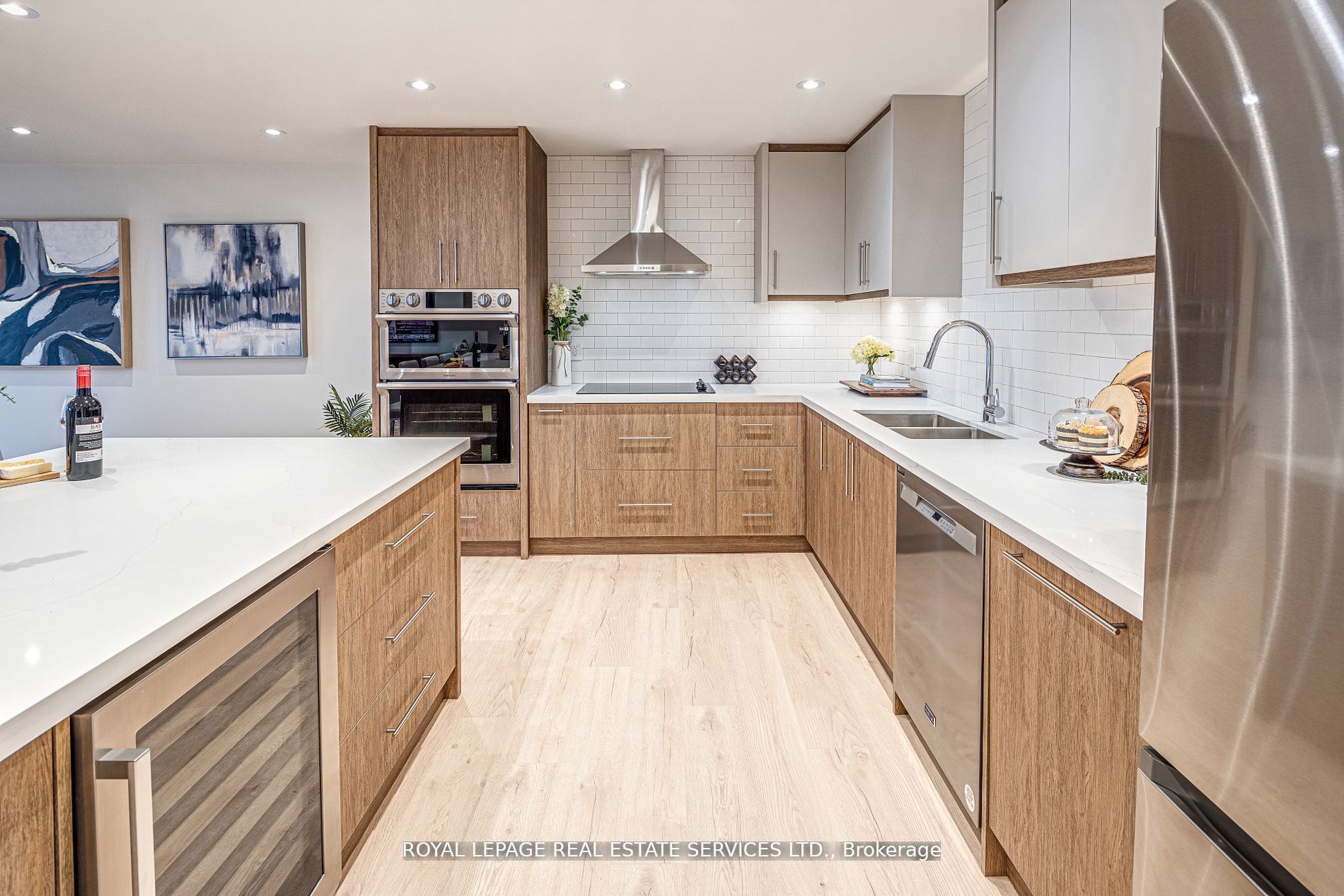 #2008 - 175 Cumberland Street Property Photo 2