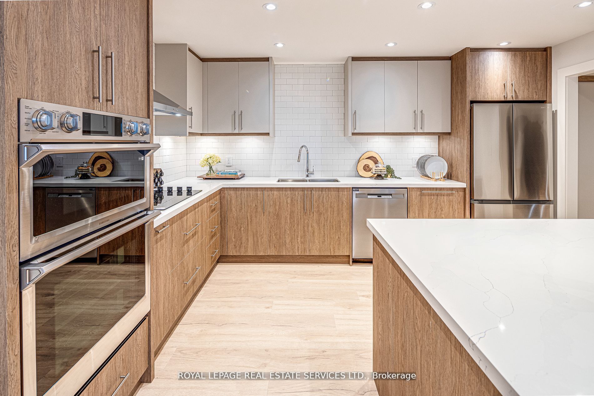 #2008 - 175 Cumberland Street Property Photo 6