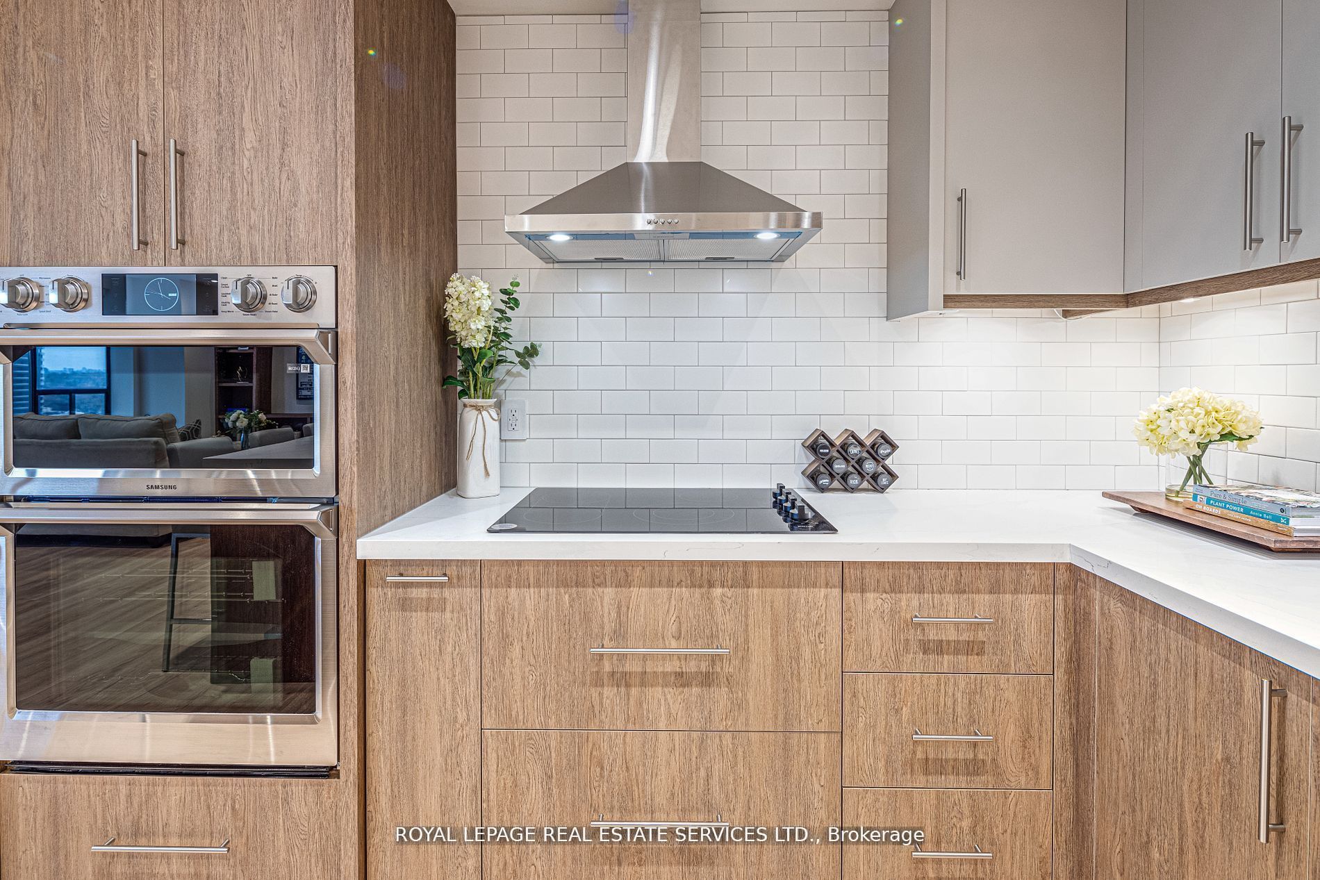 #2008 - 175 Cumberland Street Property Photo 8