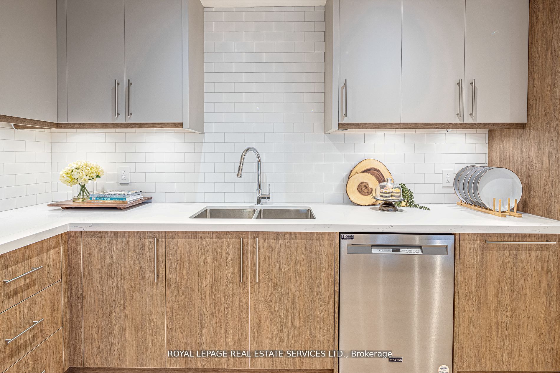 #2008 - 175 Cumberland Street Property Photo 9
